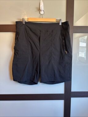 Women’s Athleta Performance Black Shorts size 16